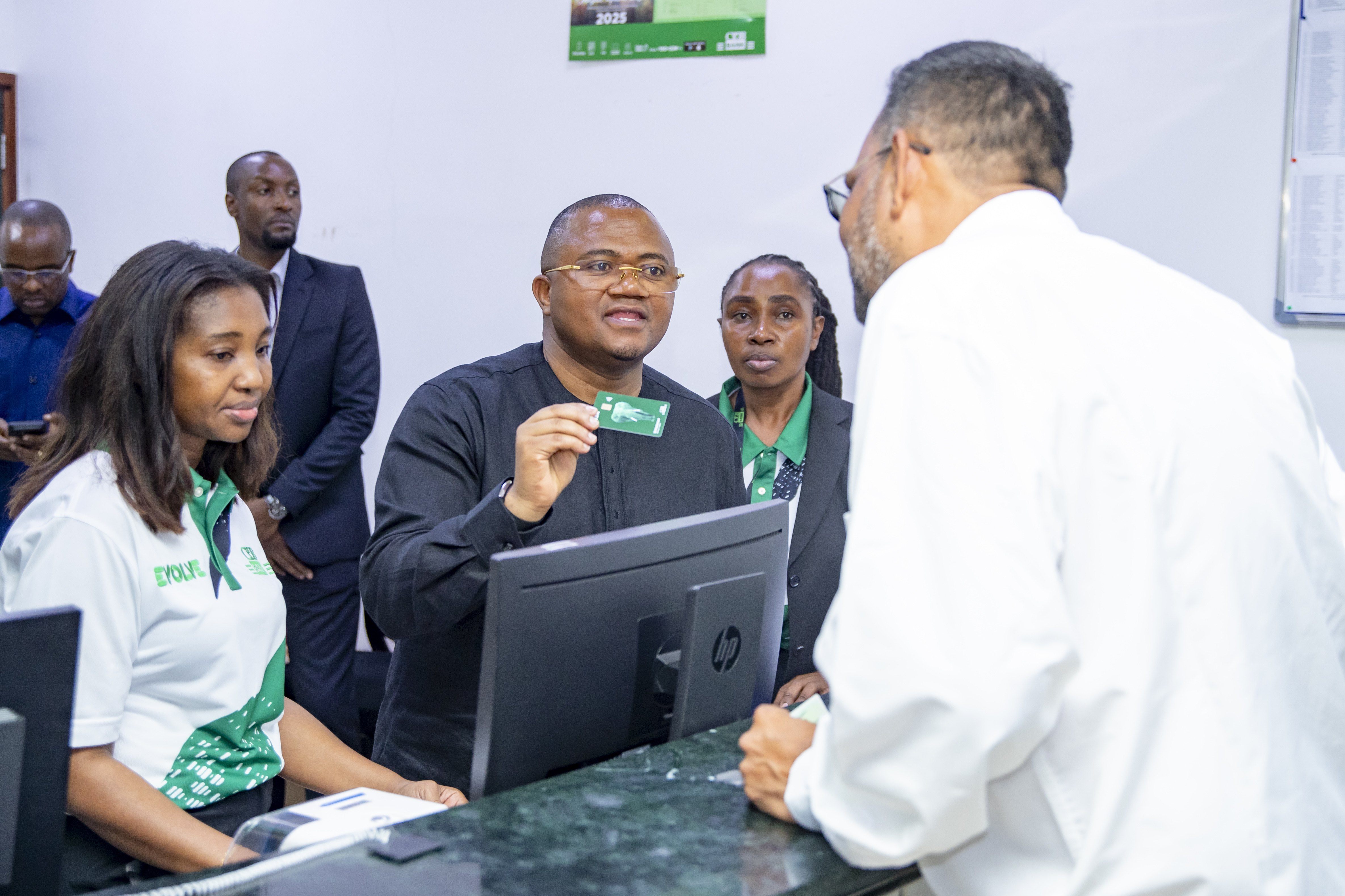 Mkurugenzi Mtendaji Wa Benki ya CRDB Atembelea Matawi na Kukutana Na Wateja